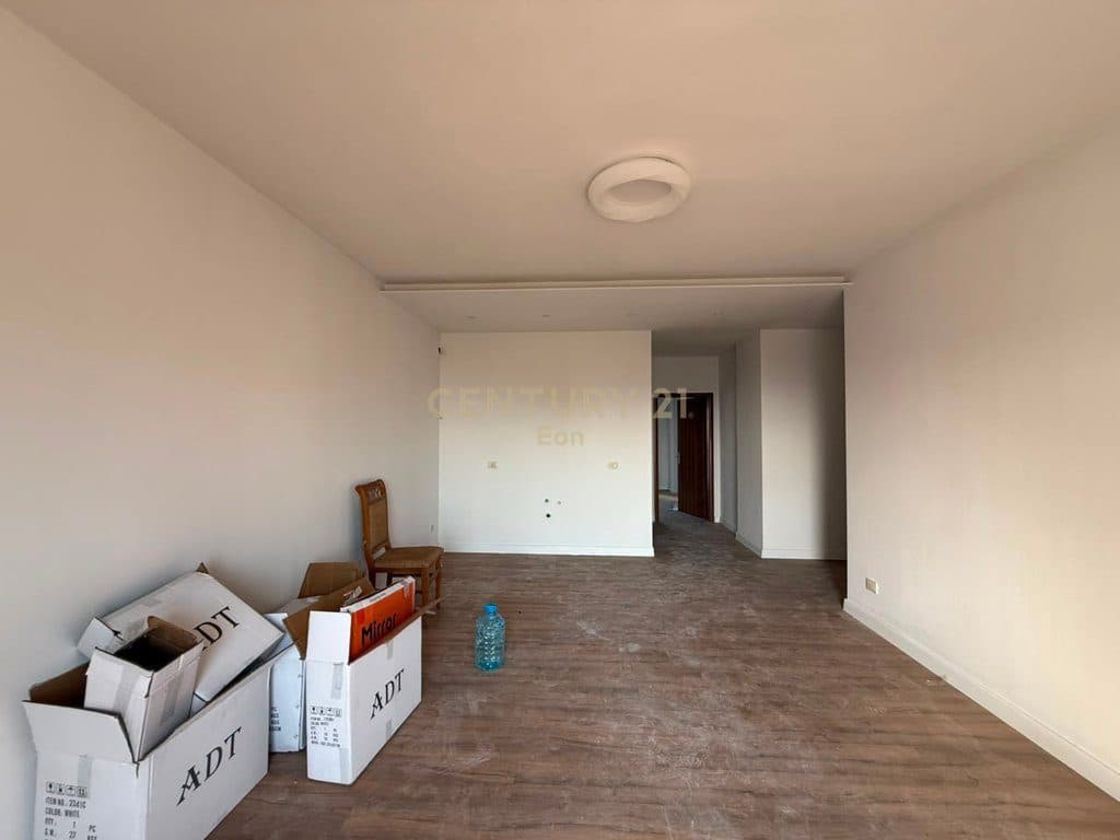 Shitet Apartament 1+1 me Pamje Deti – Shkëmbi i Kavajës - Çmimi: 88,000 € 4