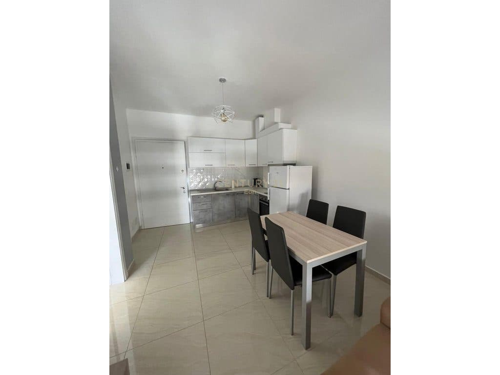 Apartament 1+1 Me Qira në Golem !