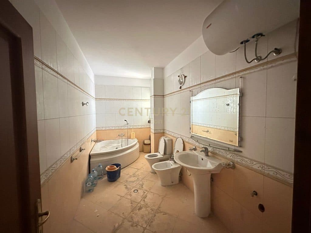 SHESIM APARTAMENTE 2+1 PRANE DREJTORISE SE POLICISE, DURRES ! 4