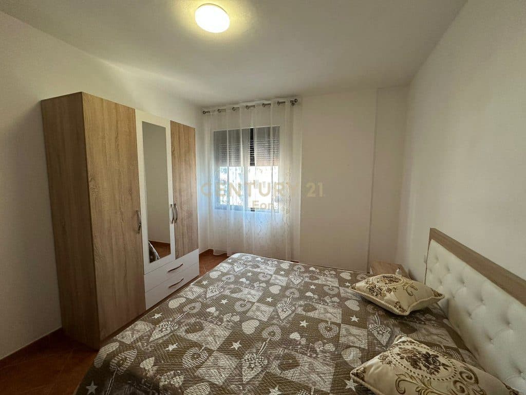 JEPET APARTAMENT 2+1+2 ME QIRA NE QENDER DURRES, PERBALL BLUE STAR ! 4