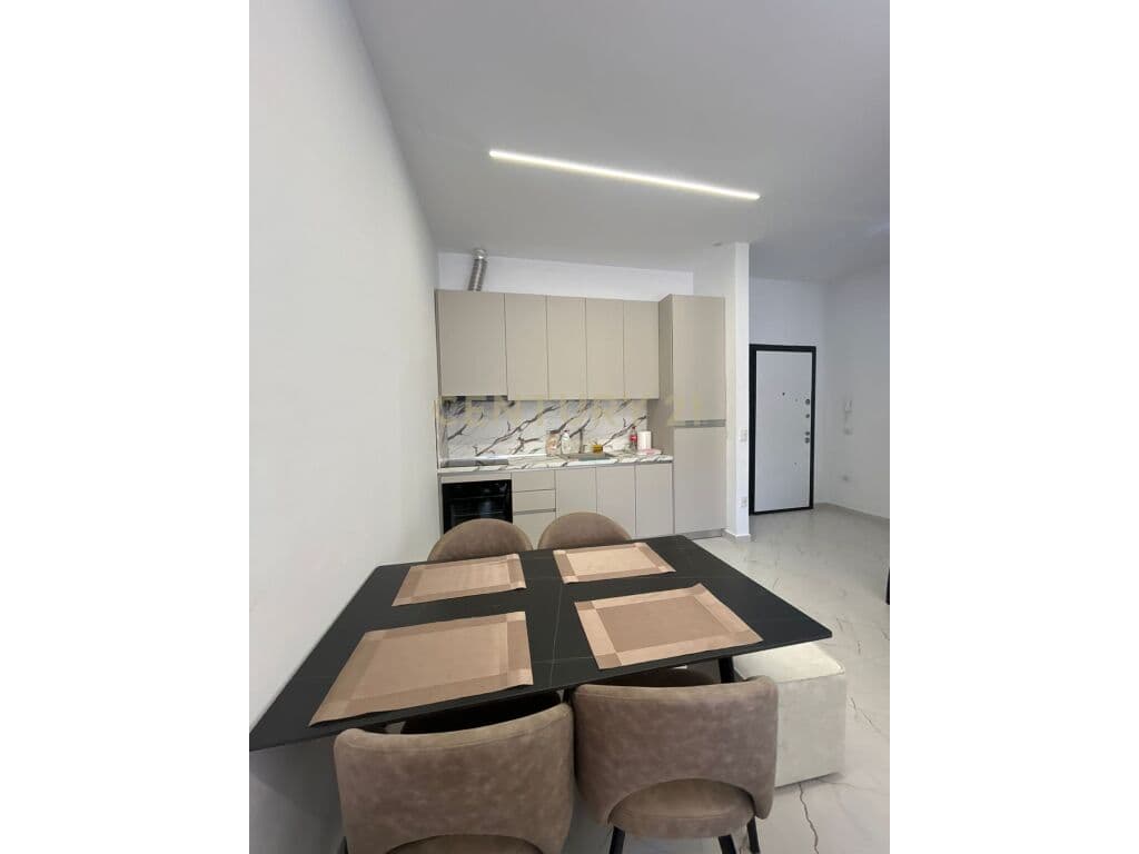 SHITET APARTAMENTI 1+1+VERANDE(45M2) ,NE GOLEM! 4