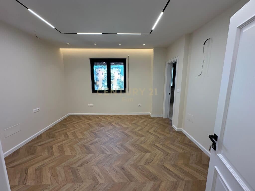 SHESIM APARTAMENT 3+1+2 NE QENDER TE DURRESIT TEK LULISHTJA 1 MAJI! 4