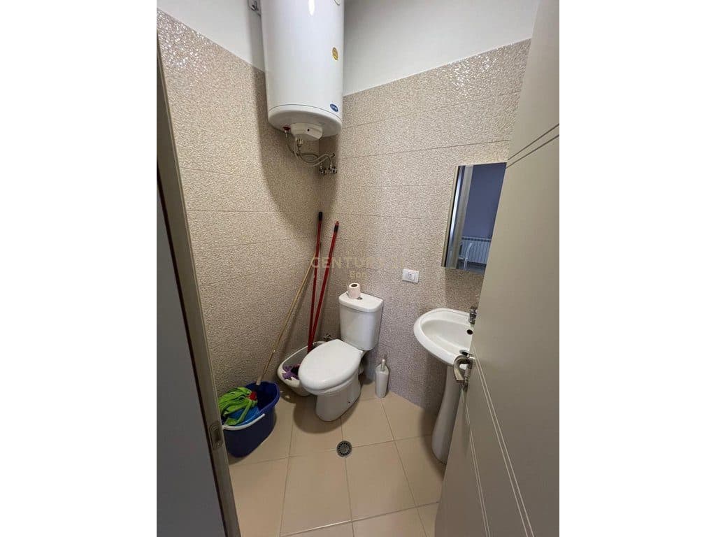 JEPET ME QERA APARTAMENT 2+1+2 MODERN TEK STADIUMI NE DURRES! 3