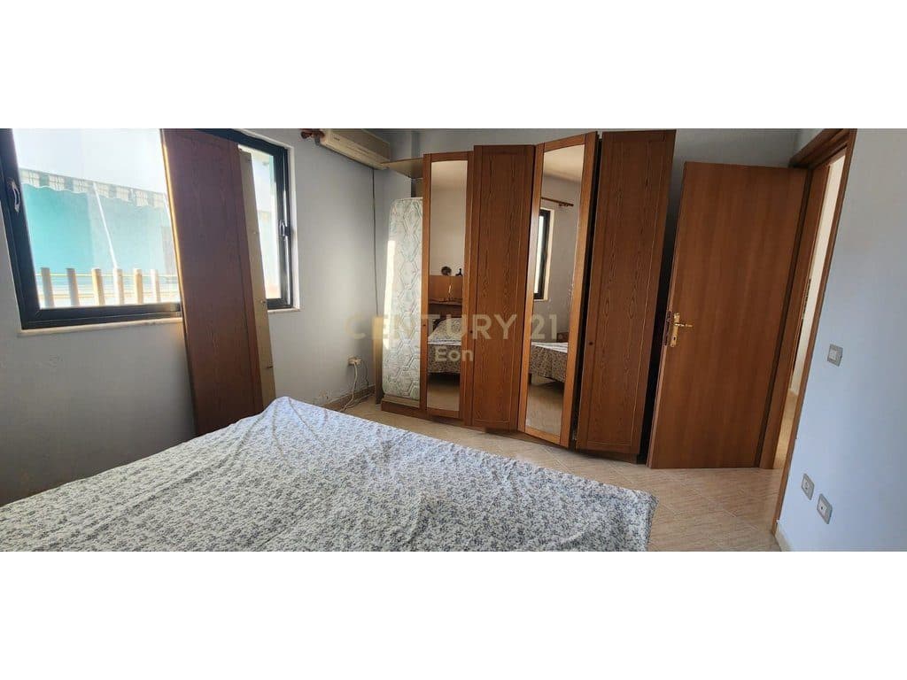 SHITET APARTAMENT NE ZONEN E MALIT TE ROBIT 250M LARG DETIT ! 4