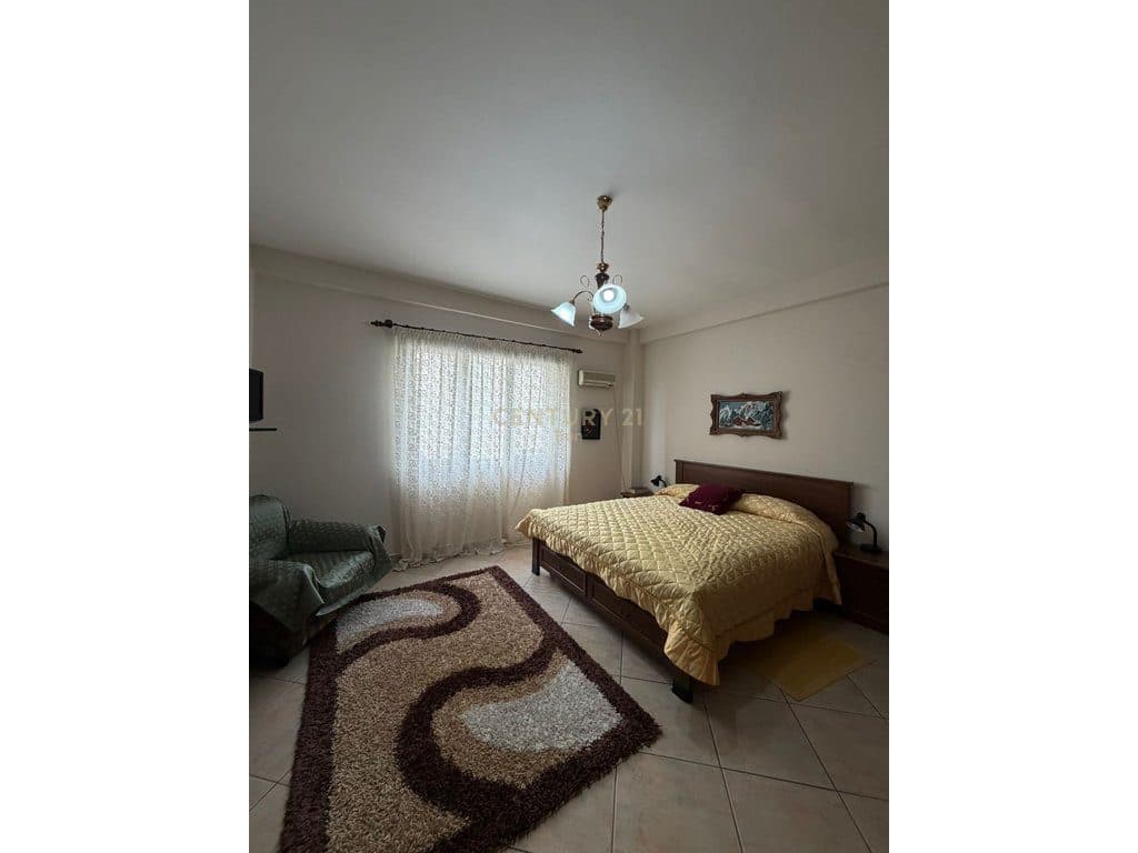 SHITET APARTAMENT 3+1+2 TUALETE DHE ME POST PARKIMI NE VOLLGA ! 4