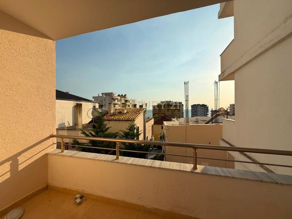 Shitet Apartament 1+1 me Pamje Deti – Shkëmbi i Kavajës - 85,000 € 4