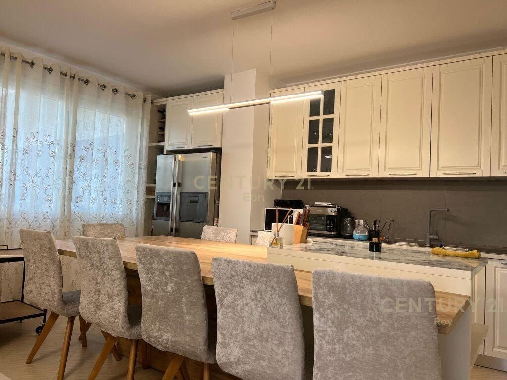 Apartament 2+1+2 Për Shitje në Stacionin e Trenit, Durrës!! 3