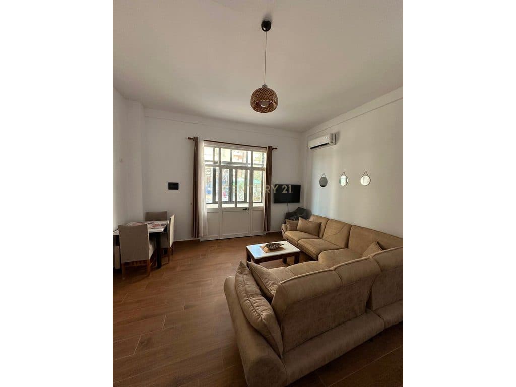 Apartament 1+1+ Post Parkimi Me Qira në Golem ! 3