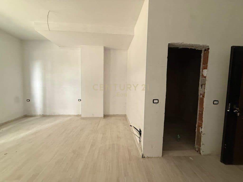 Studio Për Shitje me mundesi kthimi ne 1+1 te vogel,Golem ! 4