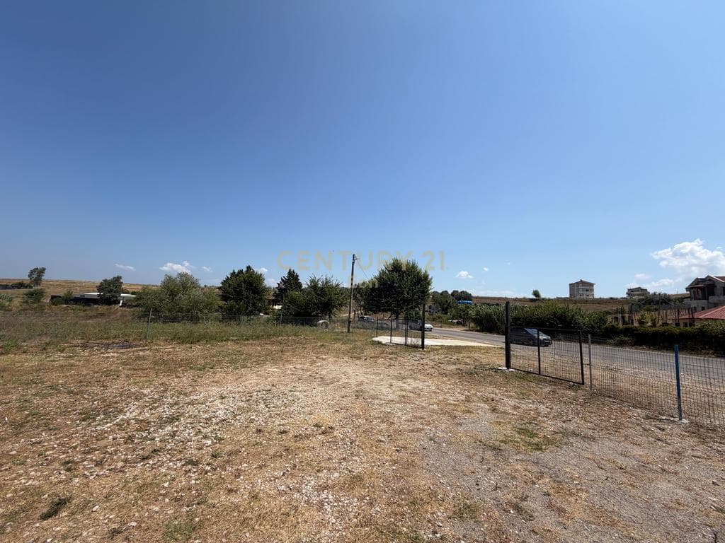 Tokë 2000 M² Buzë Rruge për Shitje Arapaj, Durrës !