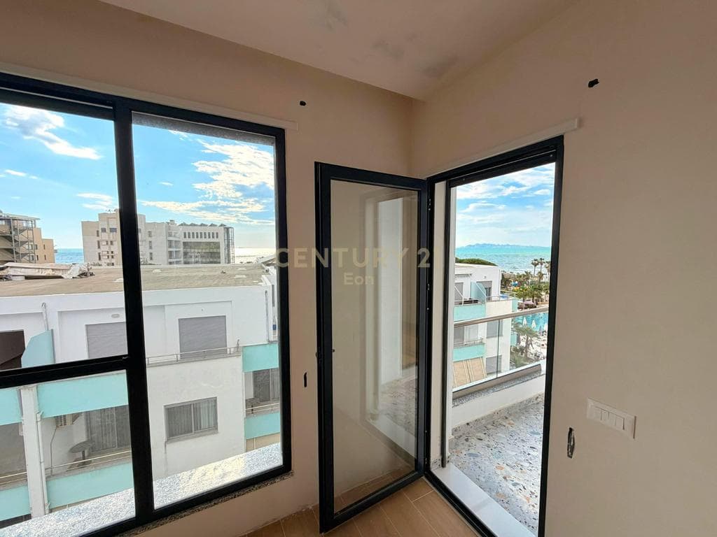 Apartament 1+1 me Pamje Deti 50 metra nga Deti në Golem ! 4