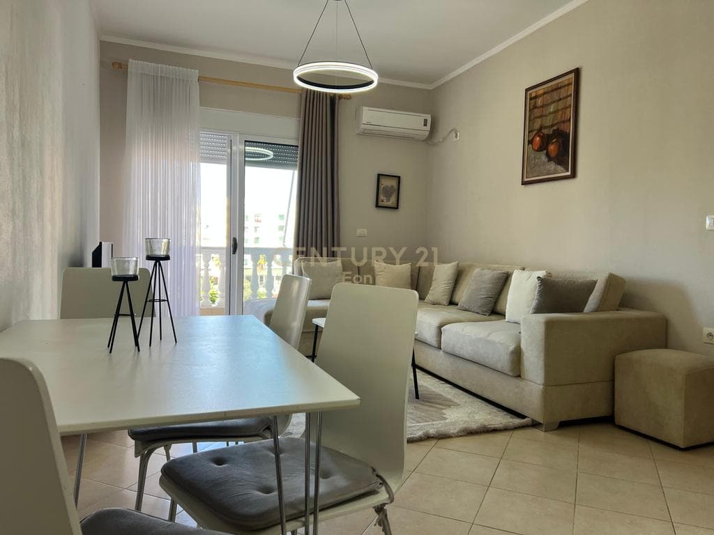 Shitet Super Apartament 1+1në Golem !! 4