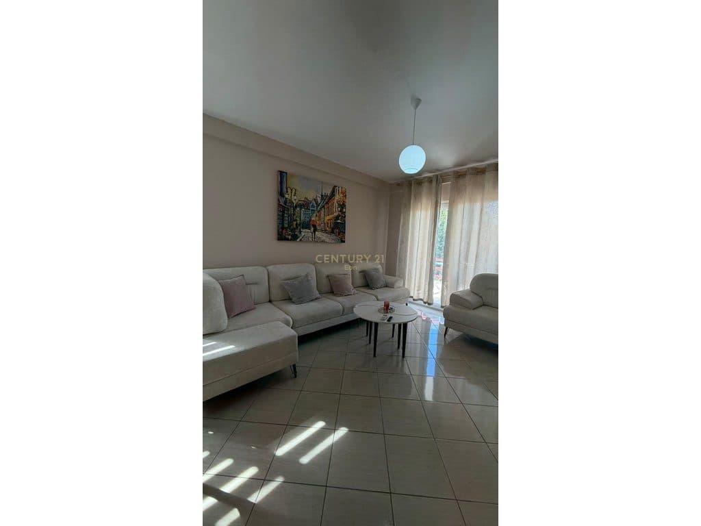 JEPET ME QIRA APARTAMENT 1+1 NE MALIN E ROBIT ! 3