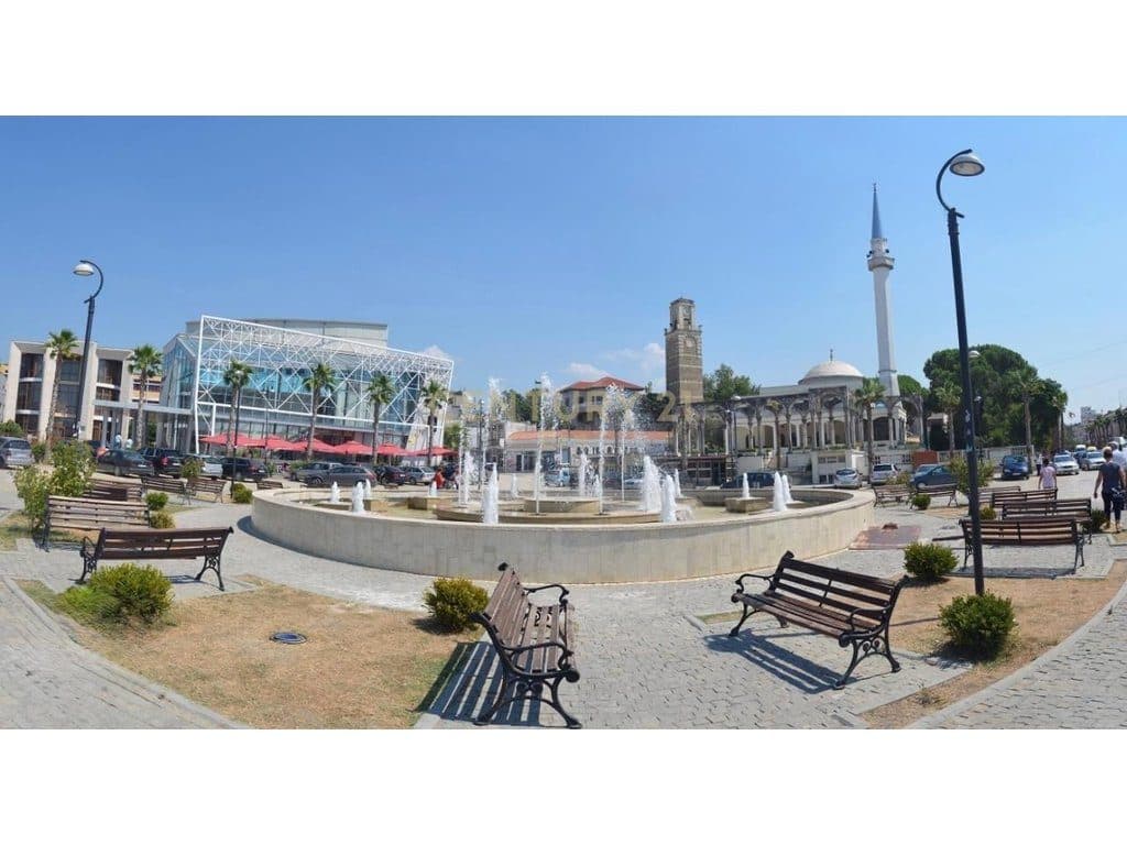Jepet Me Qira Ambient Komercial në Kavajë, Qëndër - 1200€ | 1566 m²