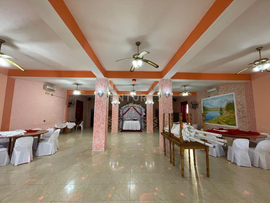 Jepet me qira Bar Restorant dhe Hotel në Rinia, Durrës!
