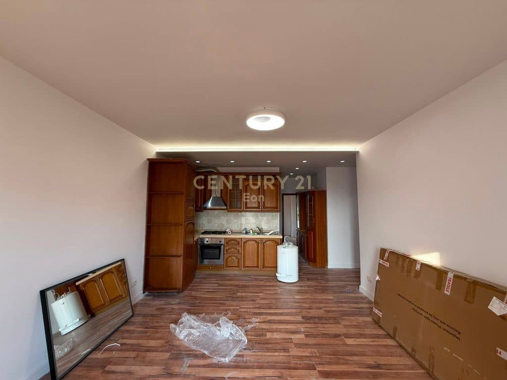 Shitet Apartament 1+1 me Pamje Deti – Shkëmbi i Kavajës - 85,000 € 3