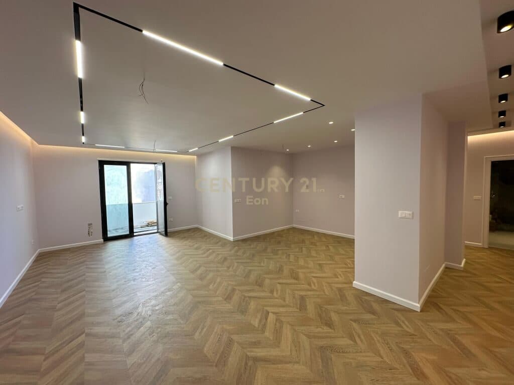 SHESIM APARTAMENT 3+1+2 NE QENDER TE DURRESIT TEK LULISHTJA 1 MAJI!