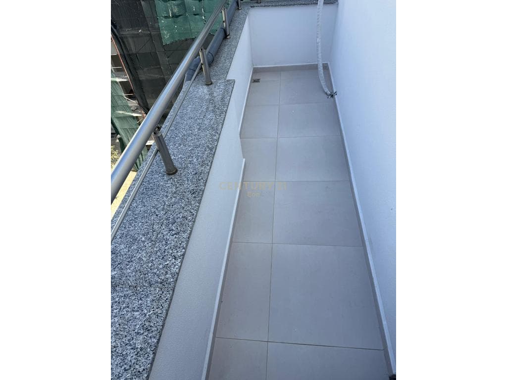 Apartament luksoz për shitje në Golem – vetëm 30 metra nga deti! 2