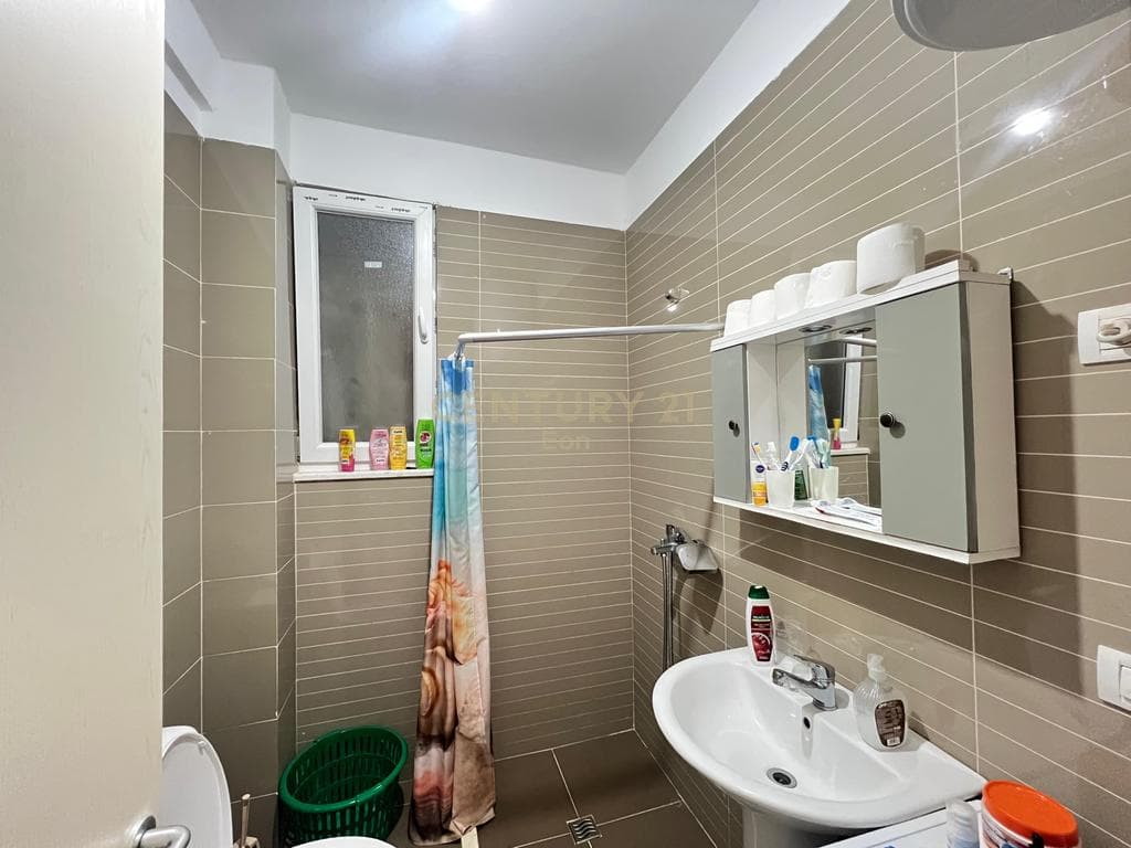Shitet Apartament 1+1, Kompleksi Lura, Gjirin e Lalzit !
