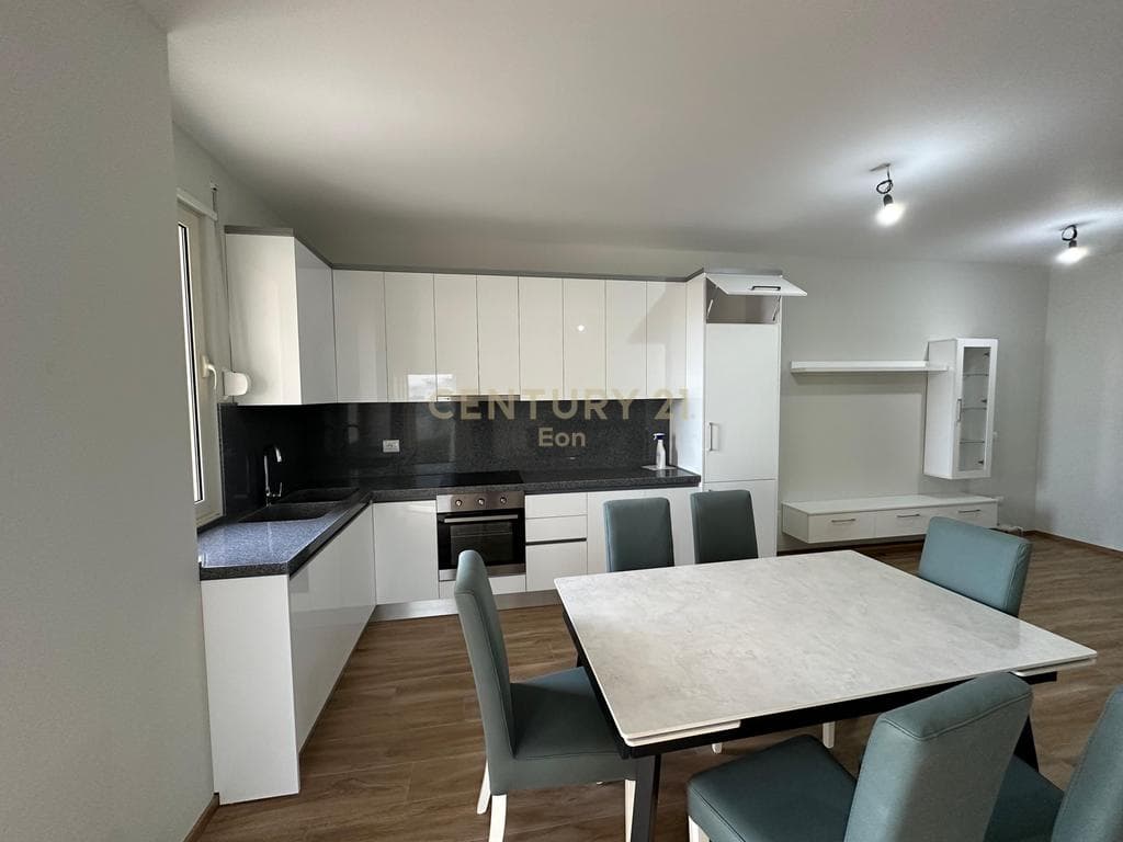 JEPET APARTAMENT 3+1+2 ME QIRA TEK RRUGA E PORTIT NE DURRES ! 3