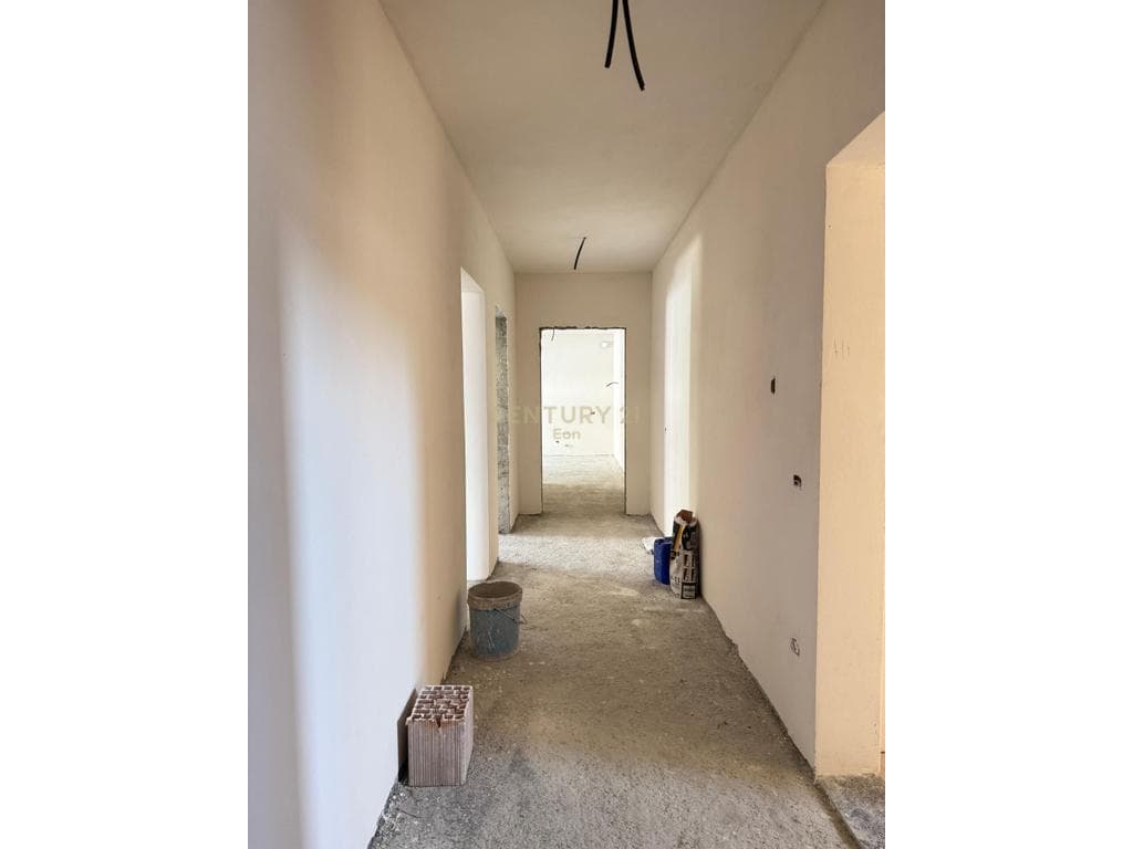 Apartament 3+1 në Shitje në Durrës me Post Parkimi dhe Depo ! 4