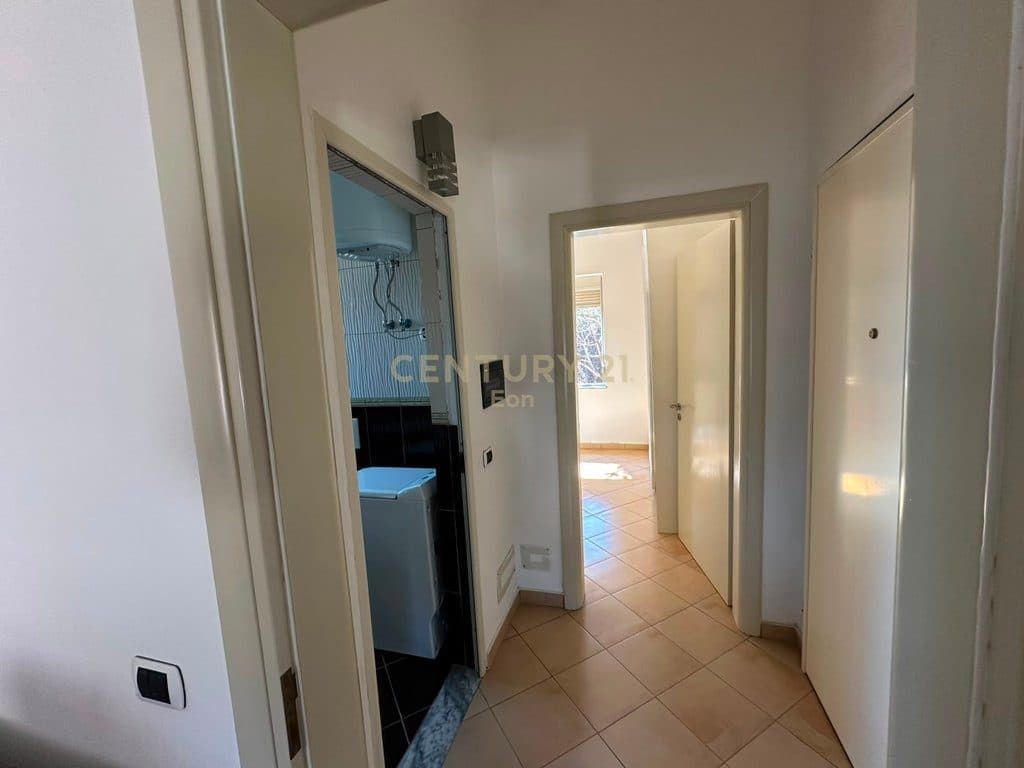 SHITET APARTAMENT 1+1 NE QERRET 100METRA NGA DETI KOMPLEKSI “DIELL” ! 2