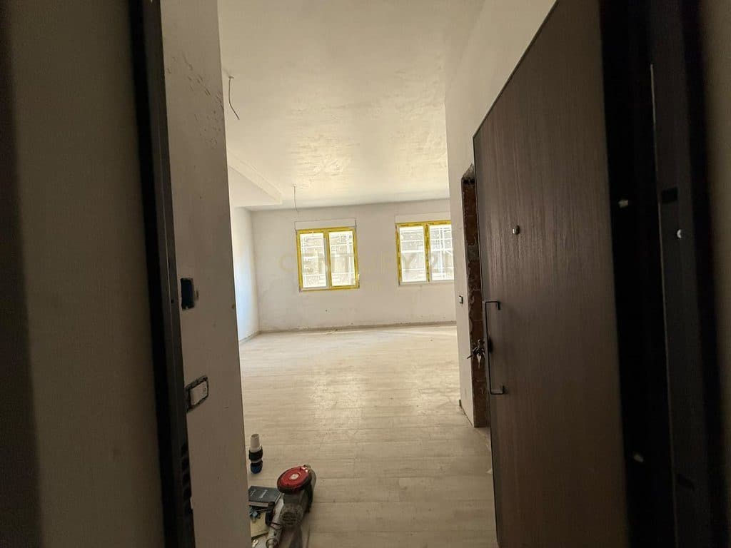 Studio Për Shitje me mundesi kthimi ne 1+1 te vogel,Golem ! 2