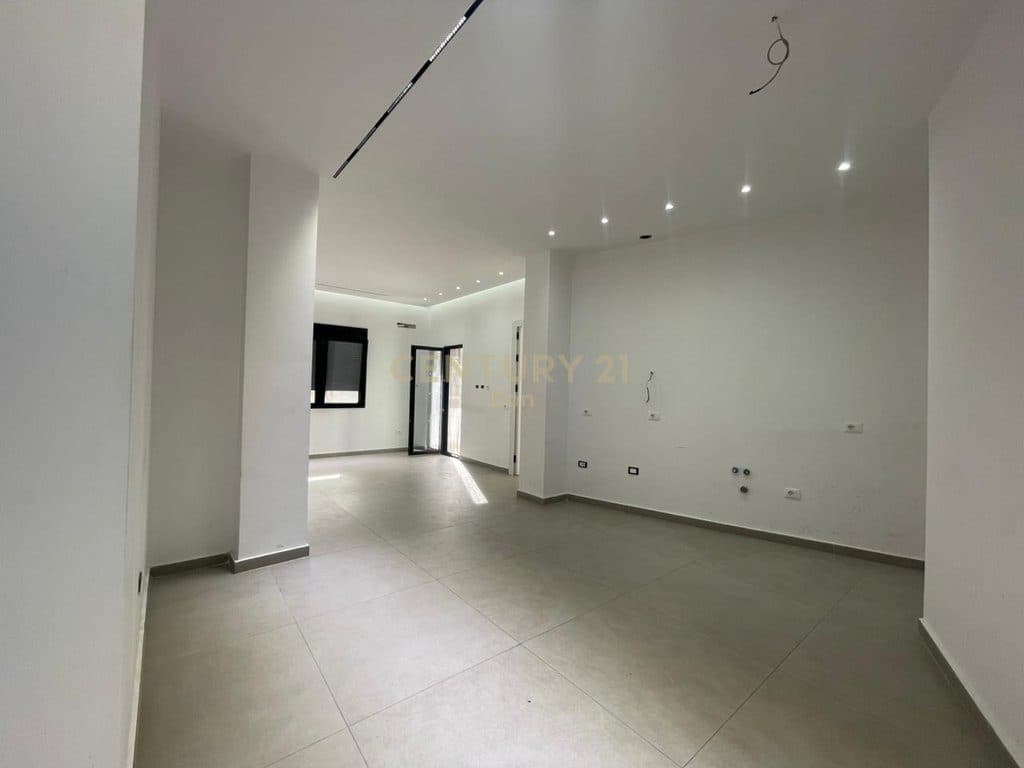 Apartament 2+1 Me Qira në Qender te Durrësit ! 3