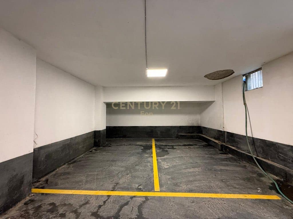 Shiten 8 Poste Parkimi, Rruga Aleksander Goga Durres ! 2