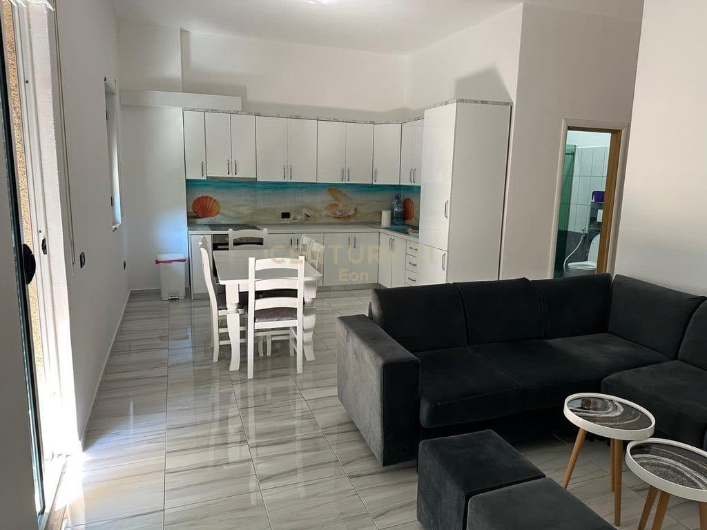 2+1 i bollshëm 94 m² në Shkëmbin e Kavajës, Durres – Pallat i mirëadministruar me ashensor !