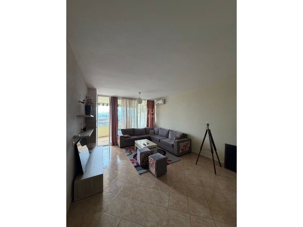 JEPET ME QIRA APARTAMENT ME PAMJE DETI 2+1+2 , RRUGA E RE E PORTIT !