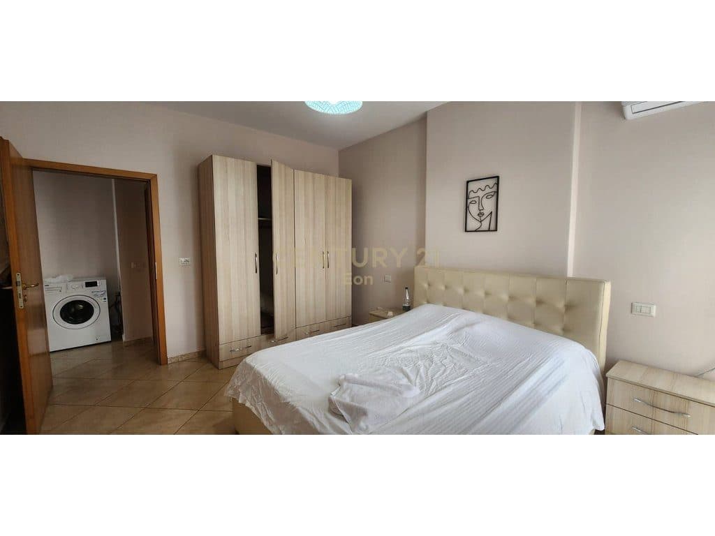 JEPET ME QERA APARTAMENT 3+1+2 PRANE PORTIT !