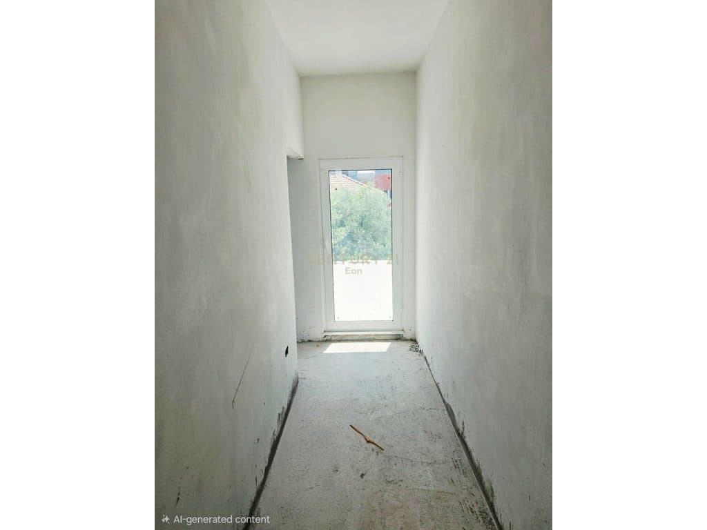 SHITET APARTAMENT 1+1 ME VERANDE ,DURRES ! 3