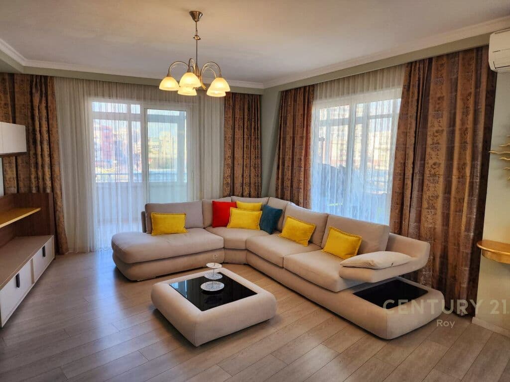 Jepet me Qira Super Apartament me pamje deti 2+1+2 me post parkimi te stacioni i trenit, Durrës!!! 4