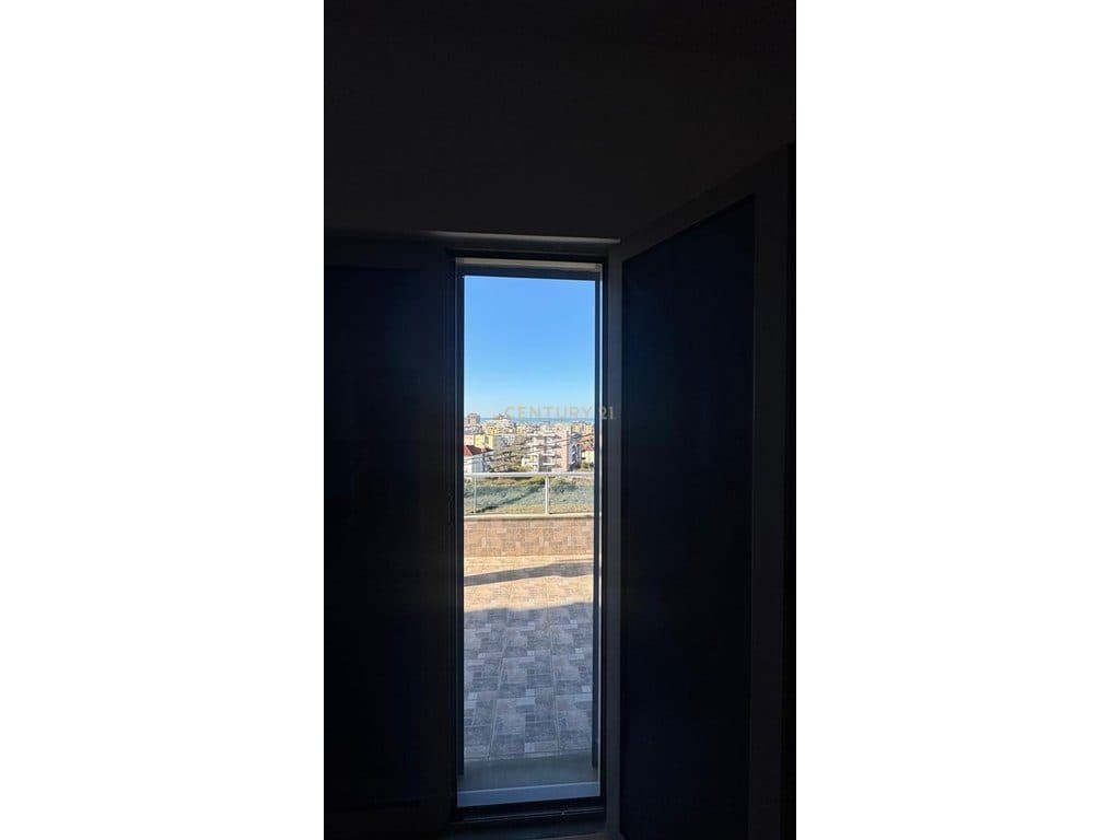 JEPET ME QERA NJE APARTAMENT 1+1 KAT I DYTE I NJE VILE, GOLEM !