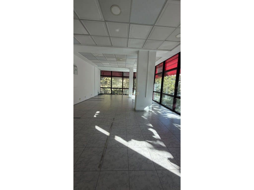 JEPET AMBIENT ME QIRA PRANE PALLATIT TE SPORTIT, DURRES ! 4