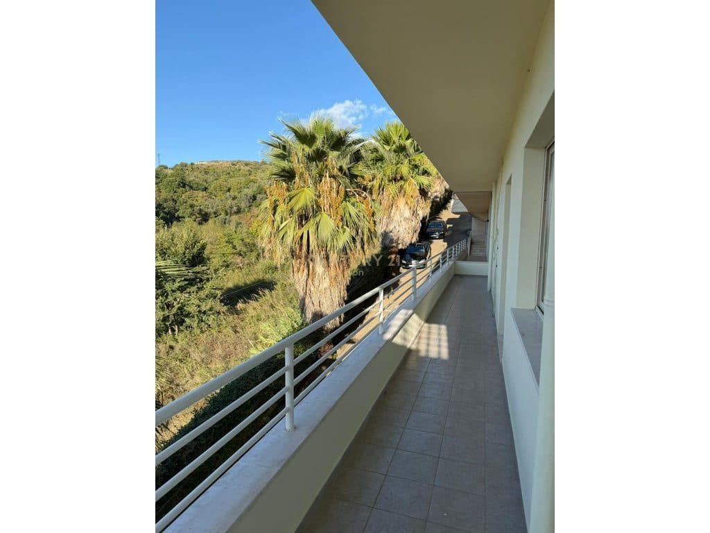 SHITET APARTAMENT 2+1 DHE VERANDE NE SHKEMBIN E KAVAJES, DURRES ! 2