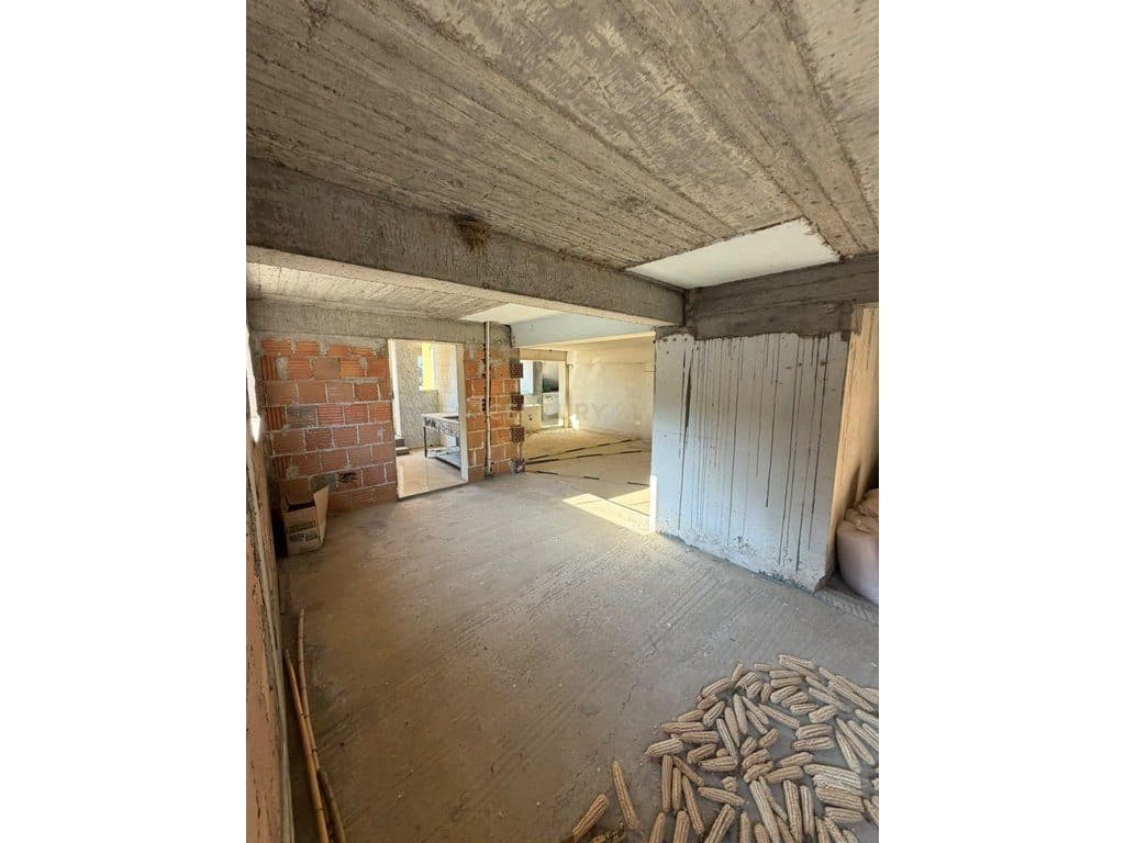 Pronë Ekskluzive në Çermë | Karburant + Gaz + Lavazh + Bar-Kafe | 1,104 m² | 400,000 €