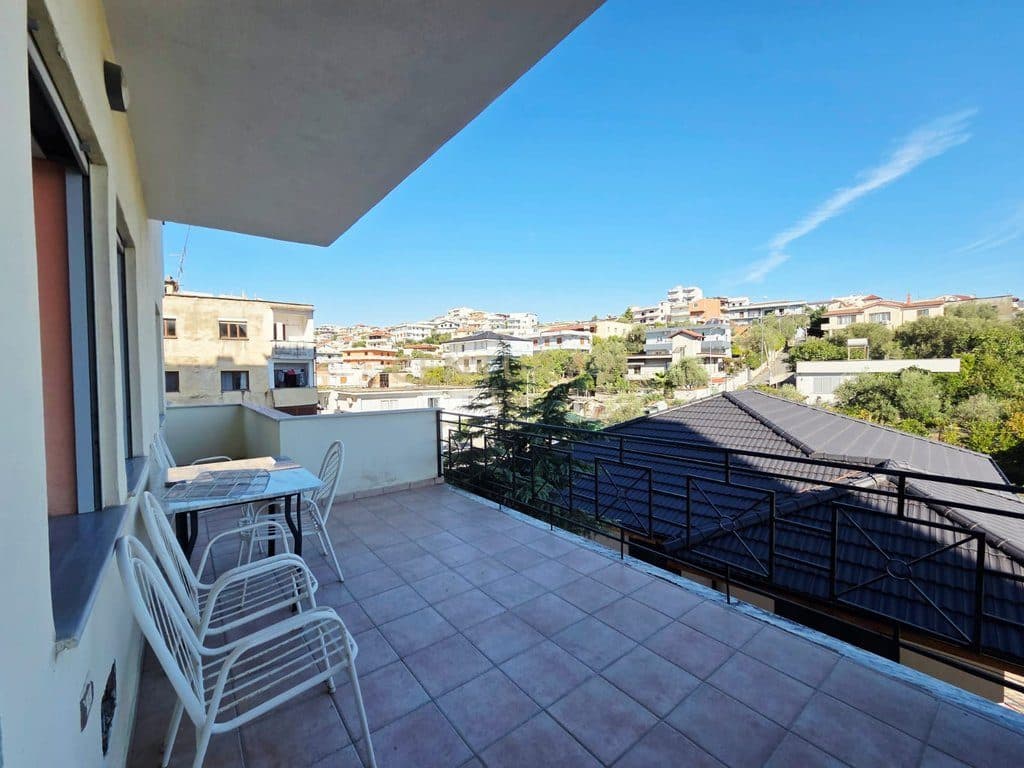 SHITET SUPER APARTAMENT 2+1 ME VERANDE PRANE SPITALIT, DURRES!! 2