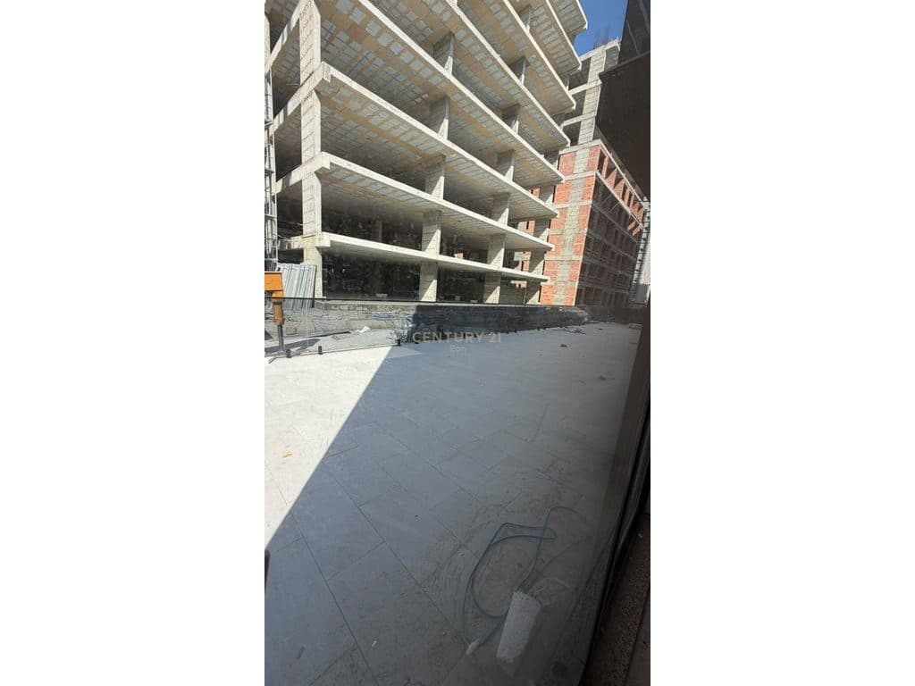 SHITET APARTAMENT 1+1 ME VERANDE NE MALIN E ROBIT ! 4