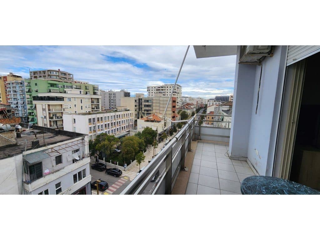 JEPET ME QERA APARTAMENT 3+1+2 PRANE PORTIT ! 2