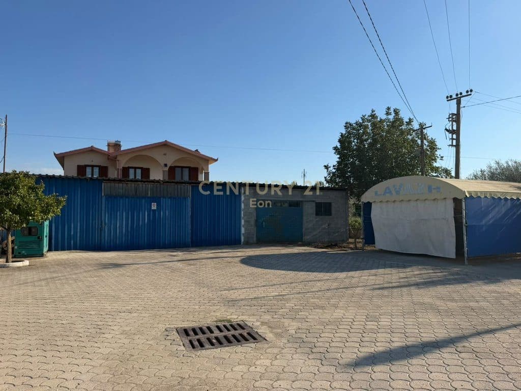 Pronë Ekskluzive në Çermë | Karburant + Gaz + Lavazh + Bar-Kafe | 1,104 m² | 400,000 €