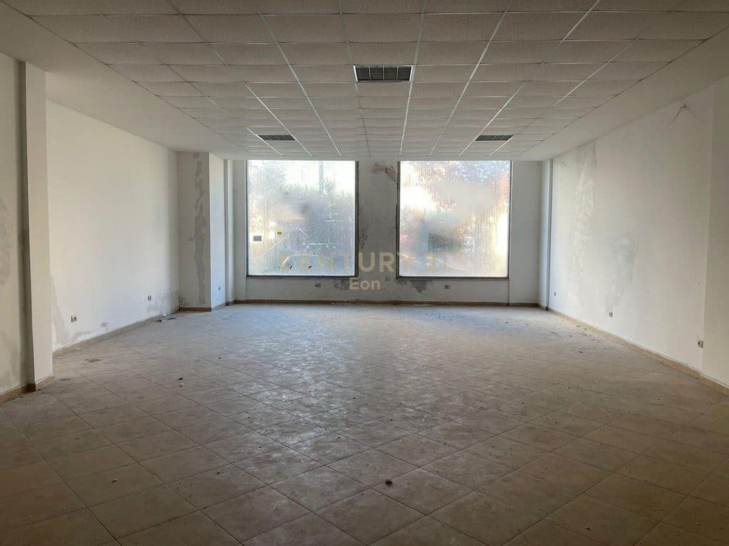 Ambient Komercial për Qira në Plazh Stacioni i parë, Durrës ! 3