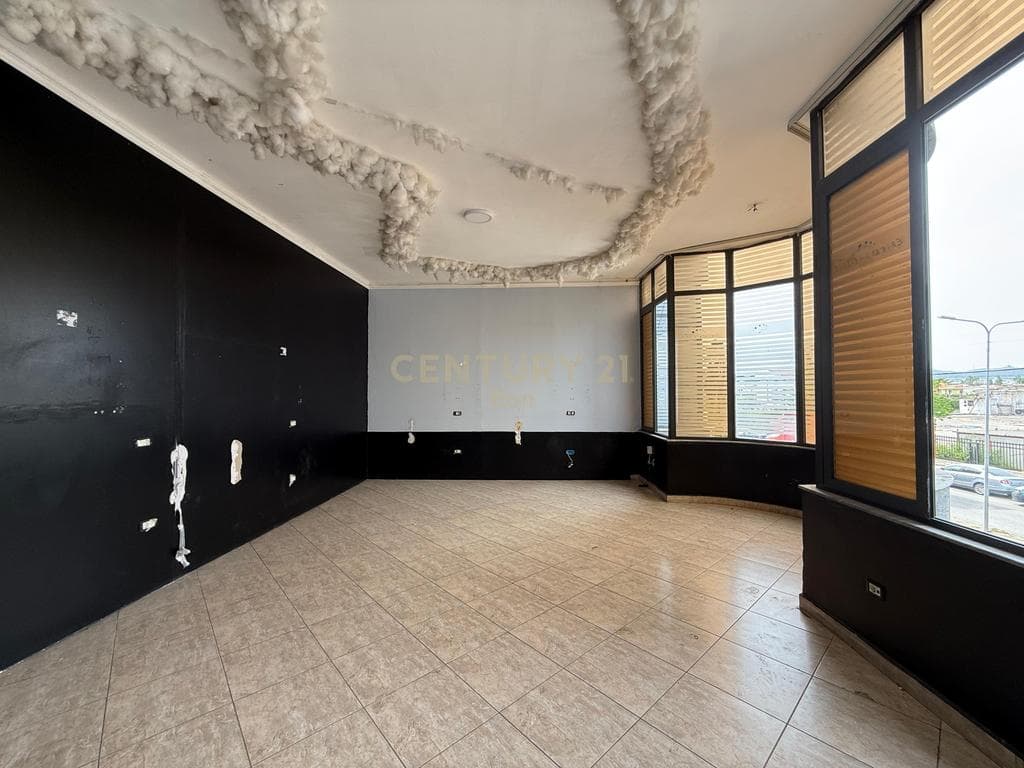 Ambient Komercial Me Qira në Shkozet, Durrës - 500€ | 265 m²
