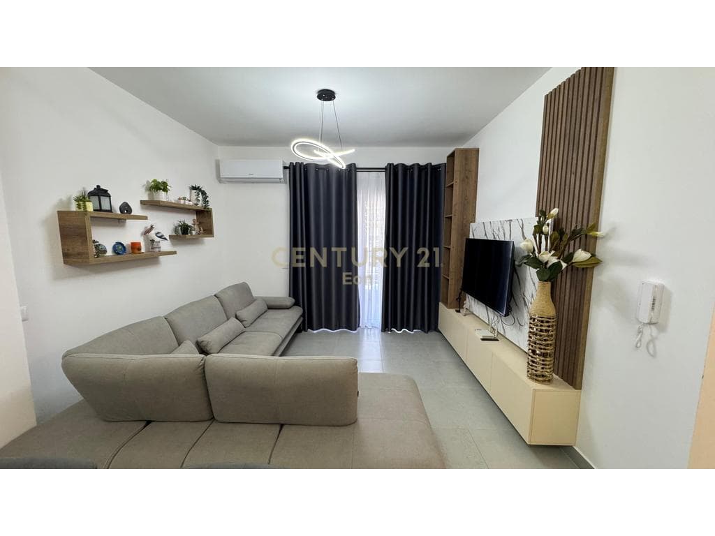 SHITET APARTAMENT 1+1 PRANE DETIT, MOBILIM I RI, GOLEM ! 2