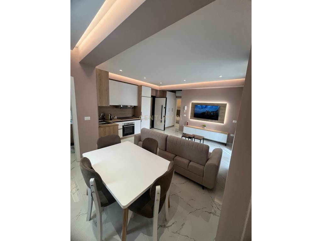 Apartament 2+1 Me Qira në Qendër të Golemit ! 2