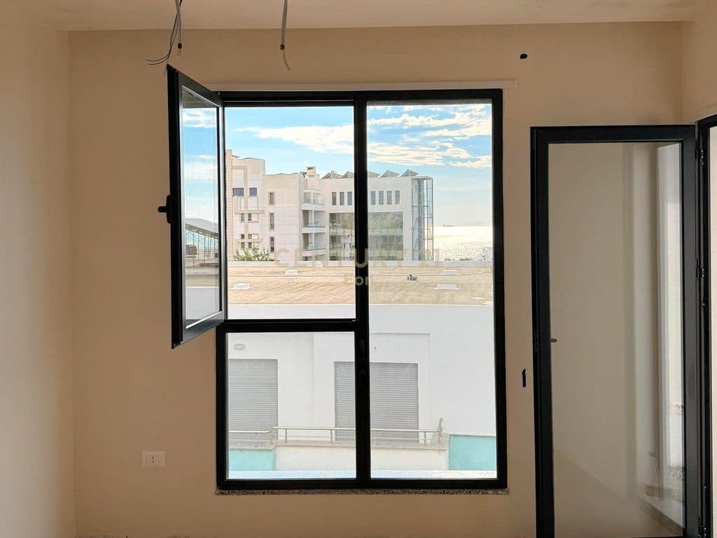 Apartament 1+1 me Pamje Deti 50 metra nga Deti në Golem ! 3