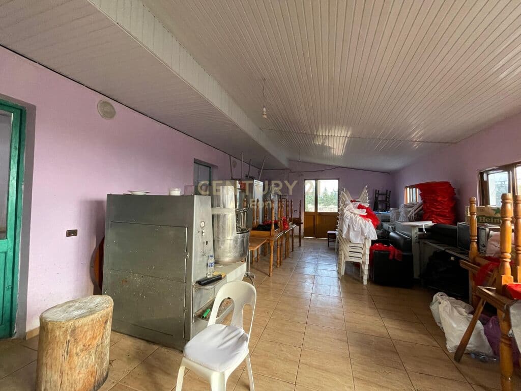 Jepet me qira Bar Restorant dhe Hotel në Rinia, Durrës!