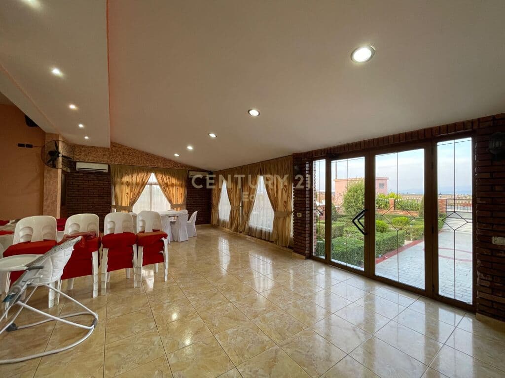 Shitet Bar Restorant Hotel pranë Parkut Olimpik në Durrës!!!