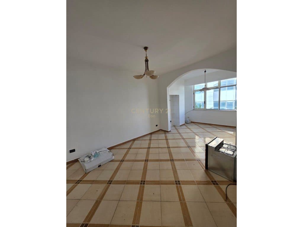 Apartament 2+1 Me Qira në Qendër të Durrësit ! 2